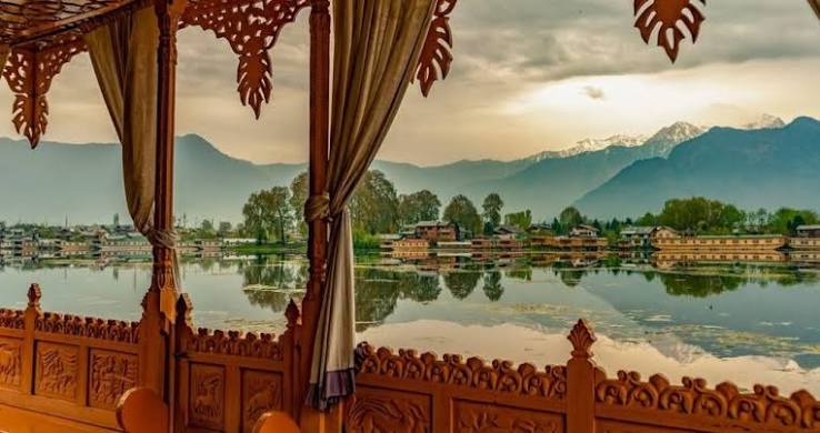 Journey to Srinagar: The Jewel of Kashmir